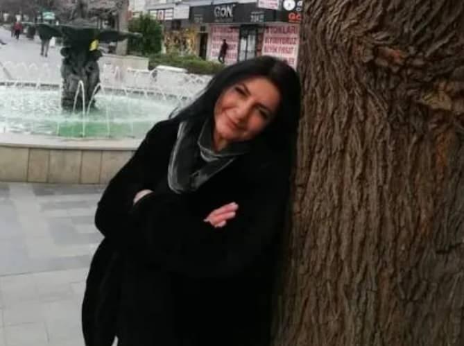 <p><strong>LEYLA OKAY</strong></p>

<p>"Dostlarımız", "Ferhunde Hanımlar" ve "Bizim Evin Halleri" isimli dizilerde rol alan oyuncu Leyla Okay, 22 Nisan'da kansere yenik düştü. </p>
