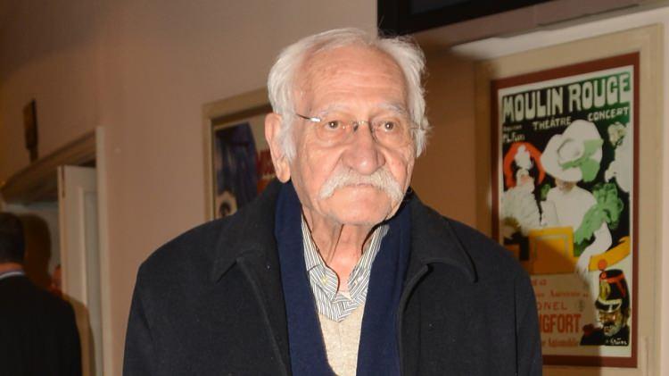 <p><strong>ARİF ERKİN GÜZELBEYOĞLU</strong></p>

<p>"Yabancı Damat" dizisindeki "Memik Dede" karakteriyle hafızalarda yer edinen mimar, oyuncu ve müzisyen Arif Erkin Güzelbeyoğlu, 90 yaşında 16 Ekim'de vefat etti.</p>

<p> </p>
