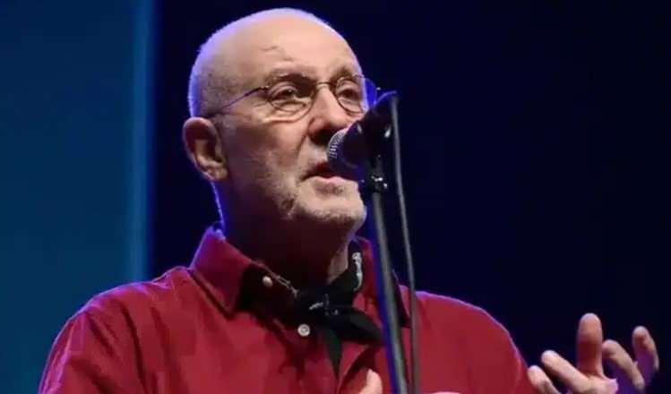 <p><strong>İLHAN ŞEŞEN</strong></p>

<p>"Ellerimde Çiçekler", "Aşk Layık Olanda Kalmalı", "Rüzgar", "Neler Oluyor Bize" ve "Aşık Oluyorum Eyvah" adlı şarkıların da aralarında olduğu çok sayıda esere imza atan şarkıcı, şarkı sözü yazarı ve oyuncu İlhan Şeşen 26 Mayıs'ta yaşamını yitirdi.</p>

<p> </p>
