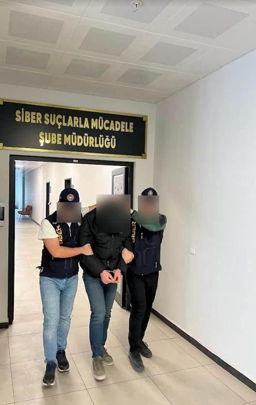 <p><span style="color:#A52A2A"><strong>YANARAK HAYATLARINI KAYBETMİŞLERDİ </strong></span></p>

<p> </p>

<p>Mimar Sinan Mahallesi'ndeki parfüm dolum fabrikasında 9 Kasım'da meydana gelen yangında Şengül Yılmaz, Tuğba Taşdemir, Nisa Taşdemir, Cansu Esatoğlu, Esma Gikan ve Hanım Gülek hayatını kaybetmişti. </p>
