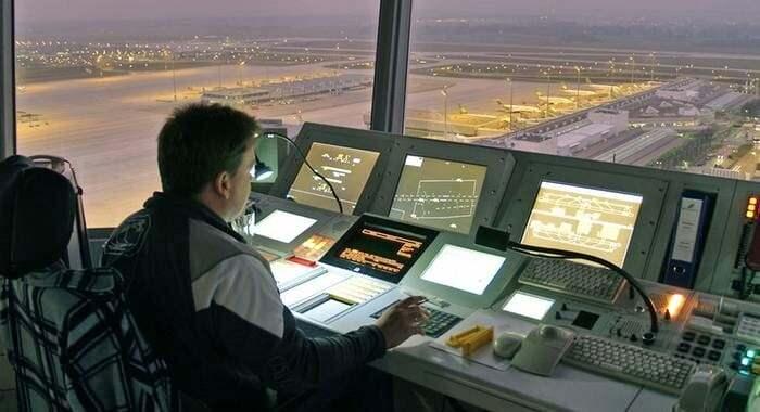 <p><span style="color:rgb(44, 80, 95)">Hava trafik kontrol uzmanları</span></p>
