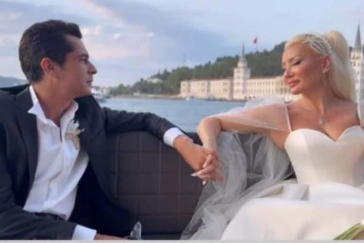 <p><strong>Başarılı oyuncu eski eşiyle bir kez daha 'mutluluğa' şans verdi ve ağustos ayında ikinci kez nikah masasına oturdu. Sessiz sedasız gerçekleşen sürpriz nikah, magazin kulislerini adeta salladı.</strong></p>
