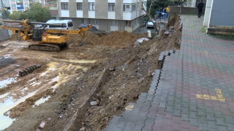 <p>Polis ve belediye ekiplerinin olayla ilgili çalışmaları sürüyor.</p>
