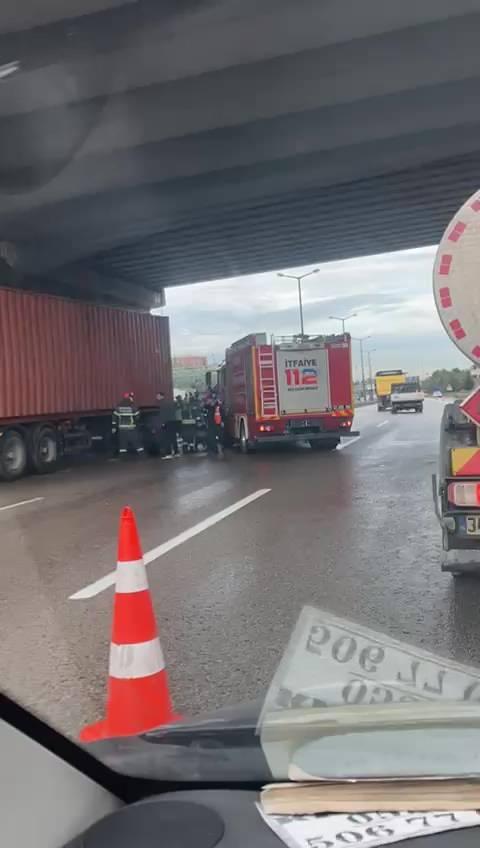 <p>Vatandaşların ihbarı üzerine olay yerine sağlık, polis ve itfaiye ekipleri sevk edildi. </p>
