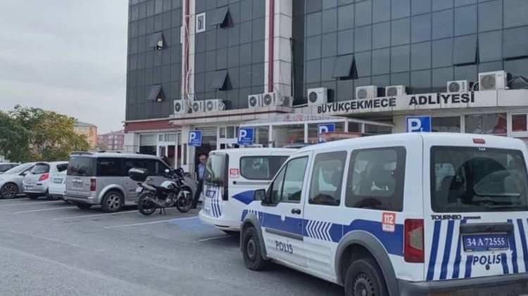 <p>İstanbul Büyükçekmece Adliyesi emanet bürosunda yaşanan soygunla ilgili soruşturma sürerken, yeni detaylar da ortaya çıkmaya devam ediyor.</p>
