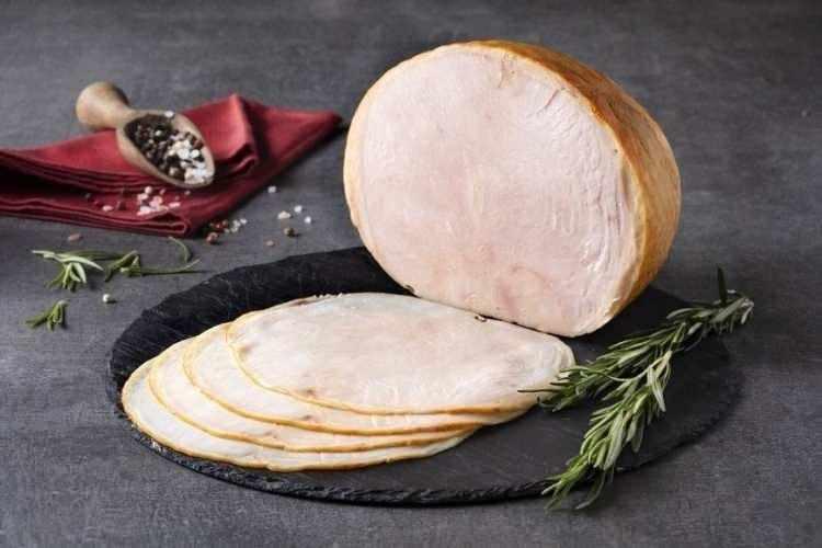 <p><span style="color:#B22222"><strong>22)  YAĞSIZ HİNDİ ETİ</strong></span></p>
