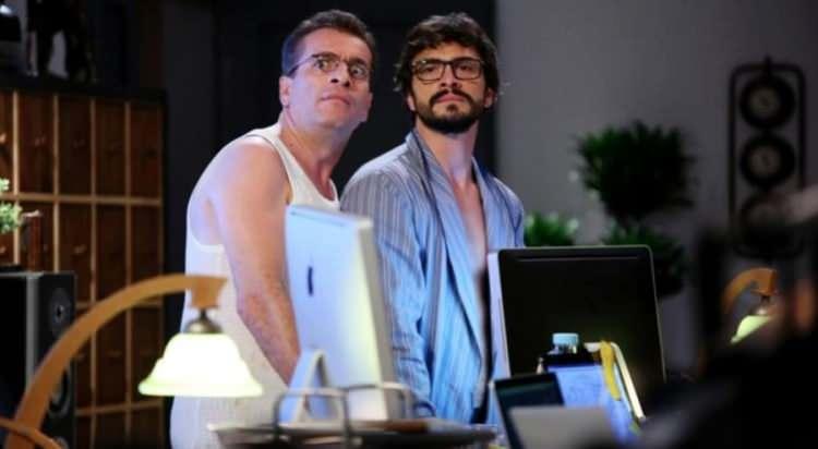 <p>Oyuncuyu yoğun bakımda ziyaret eden yakınları, <strong><span style="color:#800080"><em>"Murat çok kötüydü. Konuşmakta dahi güçlük çekiyordu. O hâli bizi çok korkuttu"</em></span> </strong>diyerek ünlü oyuncunun durumunun ne denli ciddi olduğunu gözler önüne sererken, yakın çevresinin <span style="color:#800080"><em><strong>"Ahmet'in hastaneye gelmesini, en azından telefonla bir sormasını beklerdik. Aralarında ne geçtiyse geçti, Murat ölümden döndü."</strong></em></span> dediği yazıldı.</p>
