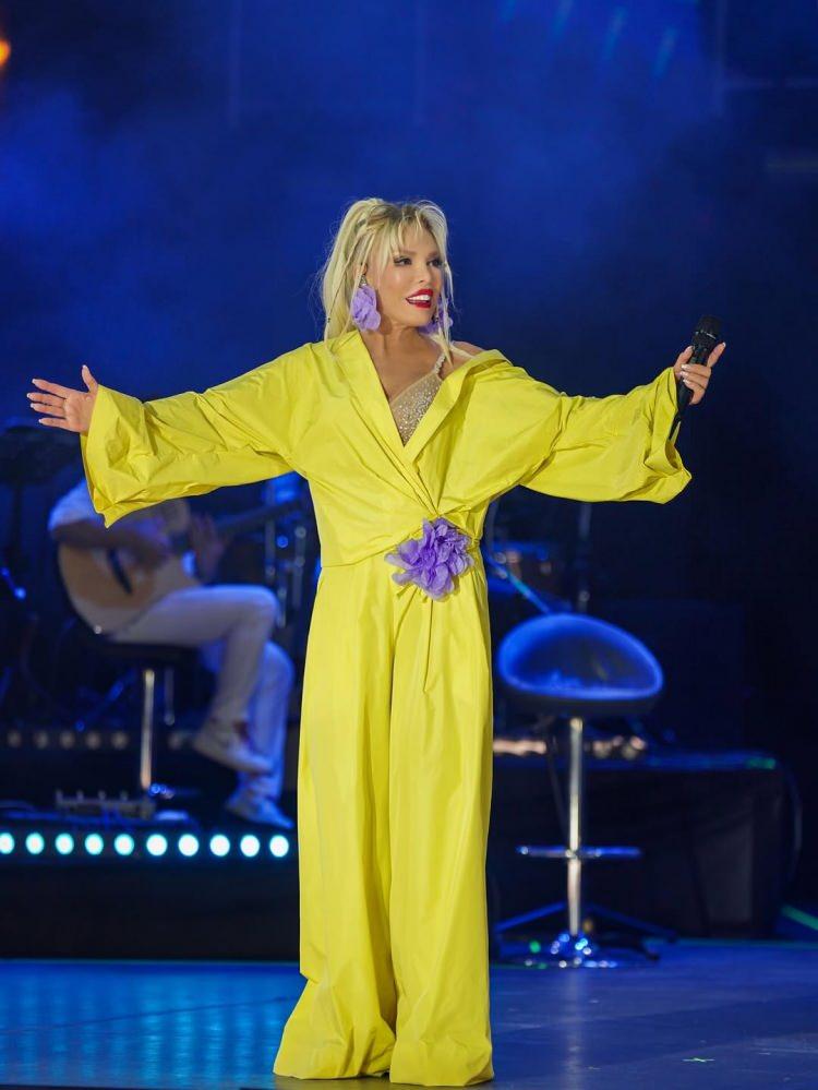 <div>79 yaşında olan Ajda Pekkan Çamlıköy'deki villasına yaptırdığı milyonluk tadilatla adından söz ettiriyor. </div>
