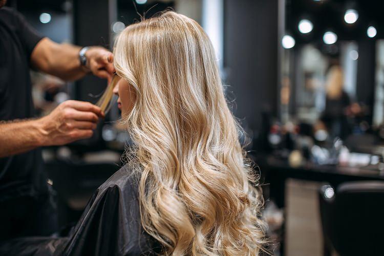 <p><span style="color:rgb(44, 80, 95)">Kuaför ve saç tasarımcıları</span></p>
