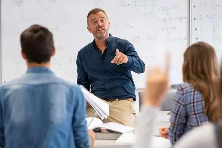 <p><span style="color:rgb(44, 80, 95)">Öğretim üyeleri</span></p>
