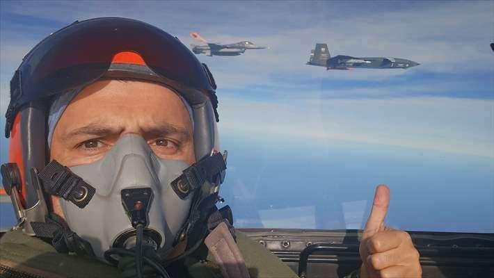 <p><span style="color:#B22222"><strong>ERMENİSTAN</strong></span></p>

<p>Sputnik Armenia, Baykar Yönetim Kurulu Başkanı ve Teknoloji Lideri Selçuk Bayraktar'ın açıklamalarına atıfta bulunarak, <strong>"Şimdiye kadar dünyada hiçbir insansız platform havadaki hedeflere ateş edemiyordu. Türkiye havacılıkta yeni bir dönemin kapılarını açtı."</strong> ifadelerini kullandı.</p>

<p> </p>
