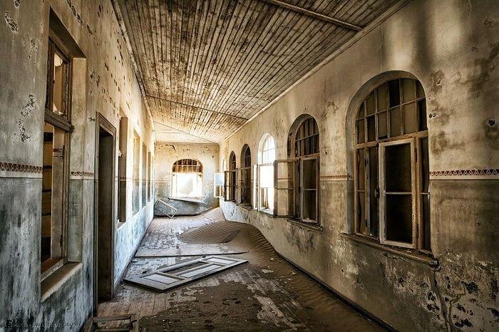 <p>Kimi bir gecede yok oldu,<br />
kimi yanlış hatırlanan bir mit,<br />
kimi ise gerçekten saklanmış bir uygarlık olabilir.</p>

<p> </p>
