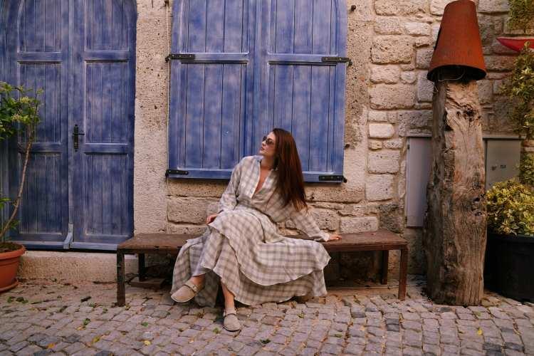 <p><strong>"Aşk Mantık İntikam", "Afilli Aşk", "Güneşin Kızları" ve "Muhteşem Yüzyıl"</strong> gibi başarılı yapımlardaki oyunculuğu ile dikkatleri üzerine çeken güzel oyuncu <strong>Burcu Özberk</strong>, dedesinin hayatını kaybettiğini duyurdu.</p>
