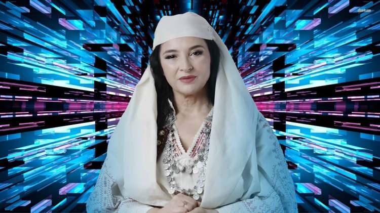 <p><strong>OTOYOL İHALESİNDE RÜŞVET ALDI</strong></p>

<p> </p>

<p>Ülkedeki Yolsuzluk ve Organize Suçlarla Mücadele Savcılığı (SPAK), algoritmik bakanın 14 Bitcoin değerinde dijital ödeme aldığı şüphesiyle soruşturma başlattığını duyurdu. İddialara göre Diella, bir otoyol ihalesinin sonuçlarını belirli çıkarlar doğrultusunda optimize etmek karşılığında rüşvet olarak kripto varlık aldı.</p>
