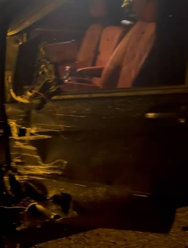 <p>Kaza anına ait görüntüleri paylaşan Celil Nalçakan, <em><strong>"Herkese merhabalar. Birinci ağızdan duyun istedim. Çünkü böyle durumlarda yanlış bilgi hem sevdiklerimizi hem sevenlerimizi çok üzüyor. Evet, bir trafik kazası geçirdik. İklim koşulları sebebiyle karşıdan gelen kardeşimiz direksiyon hakimiyetini kaybetti.</strong></em></p>
