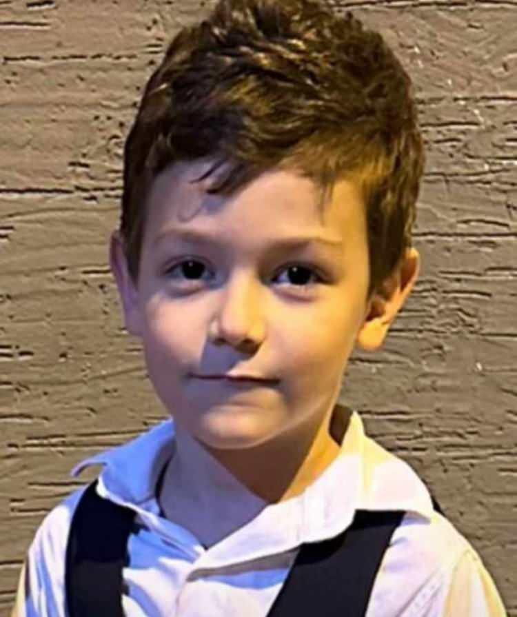 <p>5 yaşındaki Deniz S&ouml;nmez, dişi &ccedil;ekilip diğer dişlerine de tedavi uygulandıktan sonra rahatsızlandı. K&uuml;&ccedil;&uuml;k &ccedil;ocuk bir s&uuml;re sonra hayata veda etti.&nbsp;</p>

<p>K&uuml;&ccedil;&uuml;k &ccedil;ocuğun &ouml;l&uuml;m&uuml;ne ilişkin y&uuml;r&uuml;t&uuml;len soruşturma kapsamında, diş hekiminin ifadesine ulaşıldı. İşte detaylar...</p>
