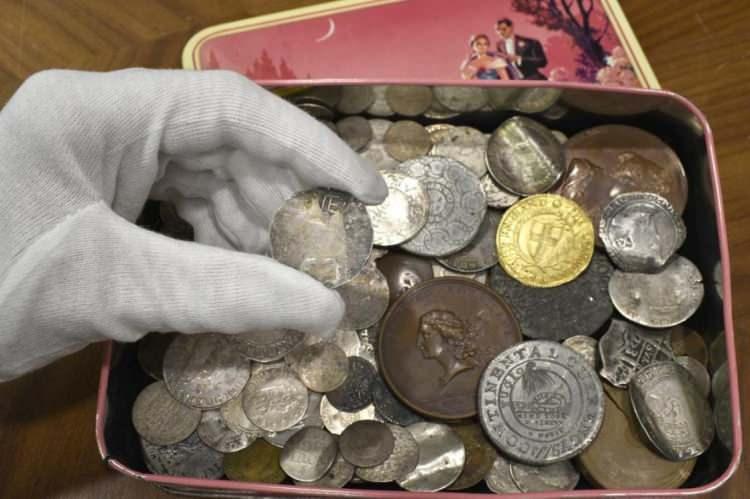 <p><strong>Numismatik uzmanları, bu tip eski paraların değerinin tamamen nadirlik, yıl, basım hatası ve korunma durumu gibi kriterlere göre belirlendiğini belirtiyor.</strong></p>
