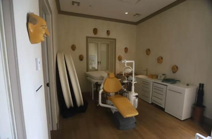 <p>Paylaşımda, "Temsilciler Meclisi Denetim Komitesindeki Demokratlar, Jeffrey Epstein'in özel adasının daha önce hiç görülmemiş fotoğraf ve videolarını aldı. Bunlar, Epstein'in kapalı kapıları ardındaki tüyler ürpertici bir manzara. Kendiniz görün. Bu örtbas girişimine son verip hayatta kalanlar için adaleti sağlayana kadar mücadeleyi bırakmayacağız." ifadelerine yer verildi.</p>
