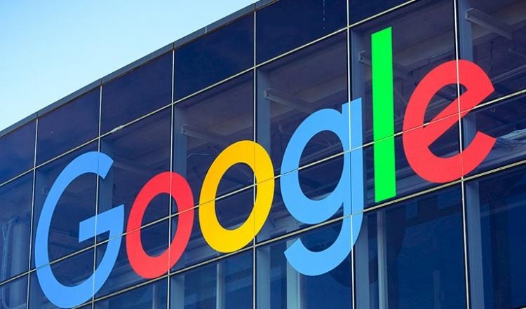<p><strong>Türkiye'de vatandaşların 2025 yılı boyunca merak ettiği isimleri, konuları ve başlıkları geniş bir yelpazede tek tek sıralayan Google, Türkiye'nin 2025 Arama Trendlerini "Aramalar", "İsimler", "Kaybettiklerimiz", "Diziler", "Filmler", "Tarifler", "Ne zaman?", "Ne giyilir?", "Nesi meşhur?" ve "Nasıl yenir?" başlıkları altında topladı.</strong></p>
