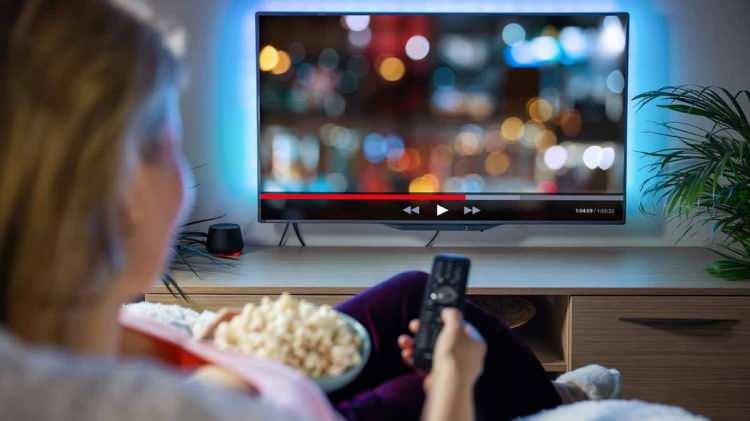 <p><span style="color:#B22222"><strong>DİZİLER</strong></span></p>

<p><strong>Eşref R&uuml;ya</strong></p>

<p><strong>Squid Game</strong></p>

<p><strong>Gassal</strong></p>

<p><strong>Uzak Şehir</strong></p>

<p><strong>Kral Kaybederse</strong></p>

<p><strong>Bahar</strong></p>

<p><strong>Wednesday</strong></p>

<p><strong>Leyla</strong></p>

<p><strong>Prens</strong></p>

<p><strong>Deha</strong></p>
