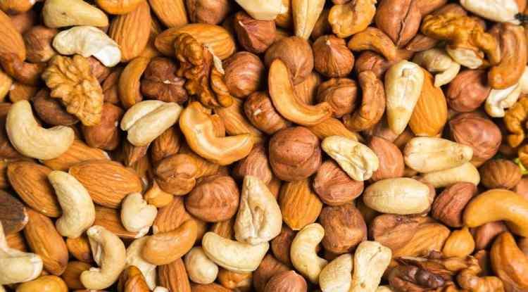 <p><strong>Sağlıklı bir yaşamın en önemli adımı zengin ve besleyici içerikleri rutinimize dahil etmekle başlıyor. Bu noktada vitamin, mineral, protein ve kalsiyum zengini besinlere sofralarımıza yer açmaya özen gösteriyoruz. Yalnızca beden sağlığı değil zihin sağlığını da güçlendirmek için lezzetli ve doğal yöntemlere başvurabiliriz. </strong></p>
