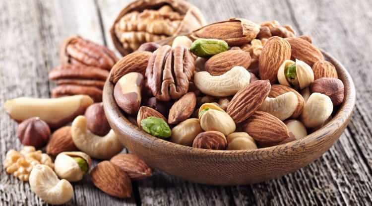 <p><strong>Araştırmalara göre; elinize alıp avuç avuç tüketebileceğiniz bu doğal lezzetler, kan dolaşımını iyileştirerek beyninize oksijen akışını hızlandırıyor, hafıza fonksiyonlarını destekliyor ve ruh halini de olumlu yönde etkiliyor.</strong></p>
