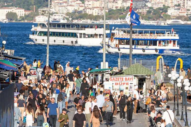 <p>Resmi kayıtlara göre Türkiye Cumhuriyeti ilk kurulduğunda 71 adet il vardı.</p>

<p>Zaman içinde gelişen bazı ilçelerin statüsü il olarak değiştirildi. Türkiye’de şu an için ise 81 il bulunuyor. </p>
