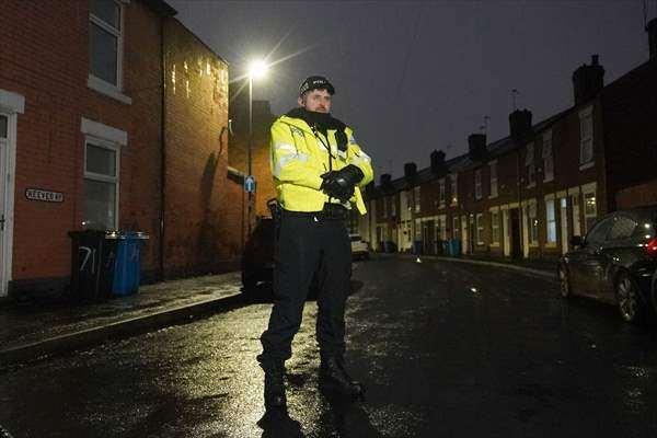 <p>Derbyshire Polisinden yapılan açıklamada, Derby kentindeki Vulcan Sokağı'nda bulunan bir evde patlayıcı bulunduğuna dair istihbarat alınması üzerine evde arama yapılacağı duyuruldu.</p>

<p> </p>
