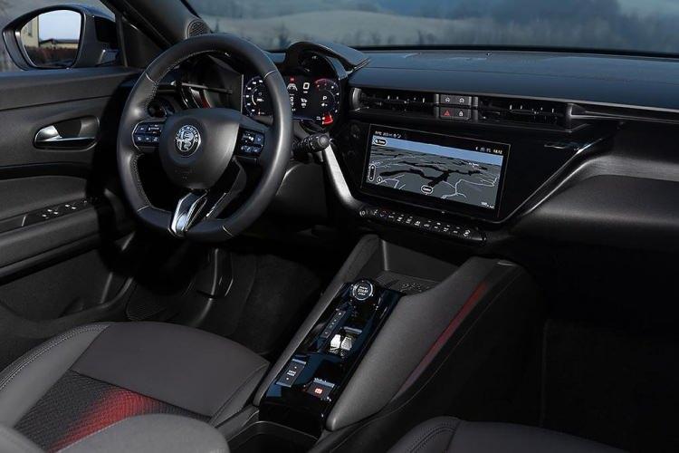 <p>Alfa Romeo Junior Elttrica Speciale <strong>2 milyon 273 bin 468 lira</strong></p>

<p> </p>
