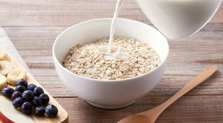 <p><span style="color:#FF0000"><strong>YULAF</strong></span></p>

<p><strong>Kahvaltılarda sağlıklı bir alternatif olarak karşımıza çıkan yulaf, içerisinde yer alan beta-glukan, mineraller ve diyet lifi sayesinde sağlık için oldukça faydalı. "Beta-glukan" çözünür lif sayesinde LDL kolesterolü düşürmede önemli bir rol oynayan yulaf, kalp sağlığını korur.</strong></p>
