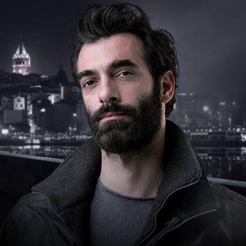 <p><strong>"Poyraz Karayel" </strong>dizisi ile geniş bir kitleye adını duyuran ünlü oyuncu <strong>İlker Kaleli</strong>, dünyaca ünlü müzik grubu <strong>Radiohead'</strong>i dinlemek için <strong>Danimarka'</strong>nın <strong>Kopenhag</strong> şehrine gitti.</p>
