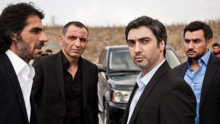 <p>Şaşmaz'ın Nisan ayından bu yana yaptığı <strong>ilk paylaşımın altı</strong>, <span style="color:#800080"><em><strong>"Özledik be usta" </strong></em></span>gibi yorumlarla dolup taşarken, takipçileri ayrıca <strong>Kurtlar Vadisi'nden akıllarda kalan kült gifleri</strong> de yorum olarak bıraktı.</p>
