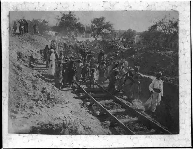 <p>Medine'de Menaha Meydanı'nda ve Harem-i Şerif'in Babü's Selam'ına açılmakta olan Ayniyya Caddesi'nde yapılan çalışmalar ve enkazın taşınması</p>

<p> </p>
