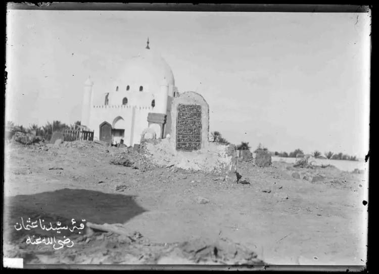 <p>Medine`de Hazreti Osman T&uuml;rbesi ve &ouml;n&uuml;nde Kazanlı talebe olan Hafız Abd&uuml;lhasib Efendi'nin mezar taşı</p>

<p>&nbsp;</p>
