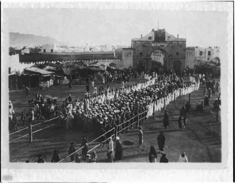 <p>Son Surre-i H&uuml;mayun Alayı 28 Eyl&uuml;l 1917&rsquo;de Medine&rsquo;de</p>

<p>&nbsp;</p>
