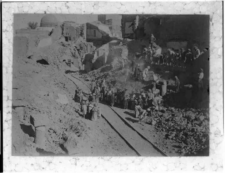 <p>Medine'de Menaha Meydanı'nda ve Harem-i Şerif'in Bab&uuml;'s Selam'ına a&ccedil;ılmakta olan Ayniyya Caddesi'nde yapılan &ccedil;alışmalar ve enkazın taşınması</p>
