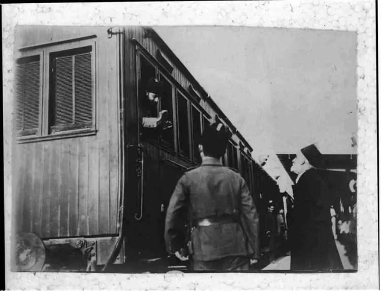 <p>4. Ordu Kumandanı Cemal Paşa Medine istasyonundan trenle ayrılırken</p>
