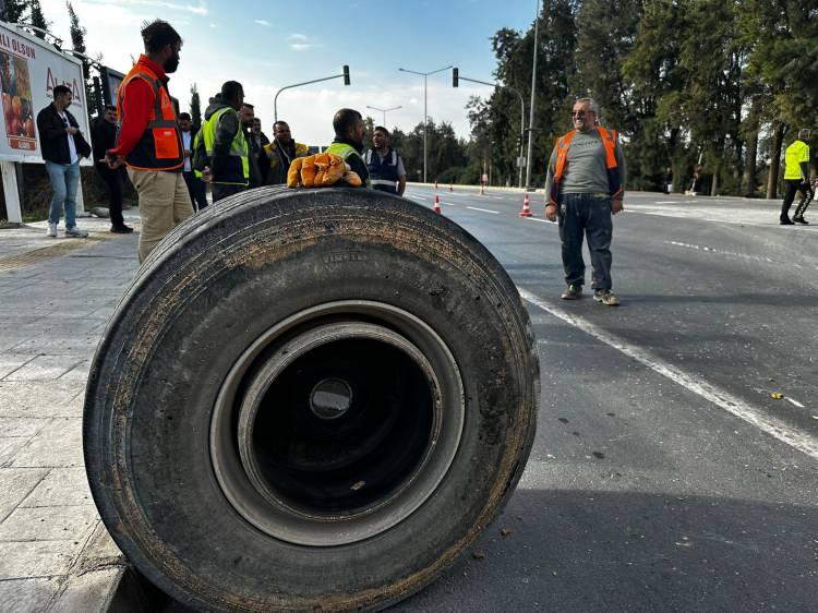 <p>Olay, Mersin-Silifke kara yolu Erdemli Sanayi Sitesi Işıkları mevkisinde meydana geldi. </p>
