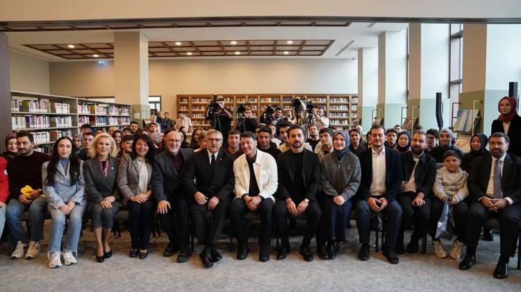 <p><span style="color:#800080"><strong>VERDİĞİ CEVAP TÜM SALONU GÜLÜMSETTİ</strong></span></p>
