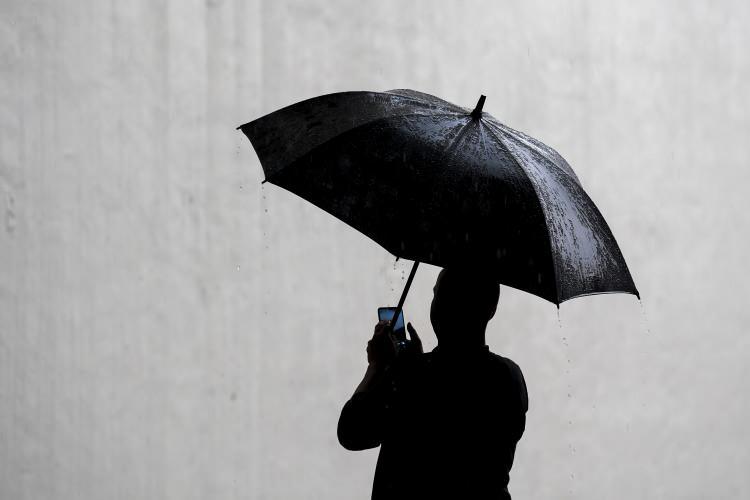 <p><strong>A.KARAHİSAR °C, 12°C</strong></p>

<p>Parçalı ve çok bulutlu</p>

<p><strong>DENİZLİ °C, 15°C</strong></p>

<p>Parçalı ve çok bulutlu, öğle saatlerinde yerel olmak üzere sağanak ve gök gürültülü sağanak yağışlı</p>

<p><strong>İZMİR °C, 18°C</strong></p>

<p>Parçalı ve çok bulutlu, aralıklı sağanak ve gök gürültülü sağanak yağışlı geçeceği tahmin ediliyor. Yağışların, öğle saatlerinde kıyı kesimlerinde yer yer kuvvetli olması bekleniyor.</p>
