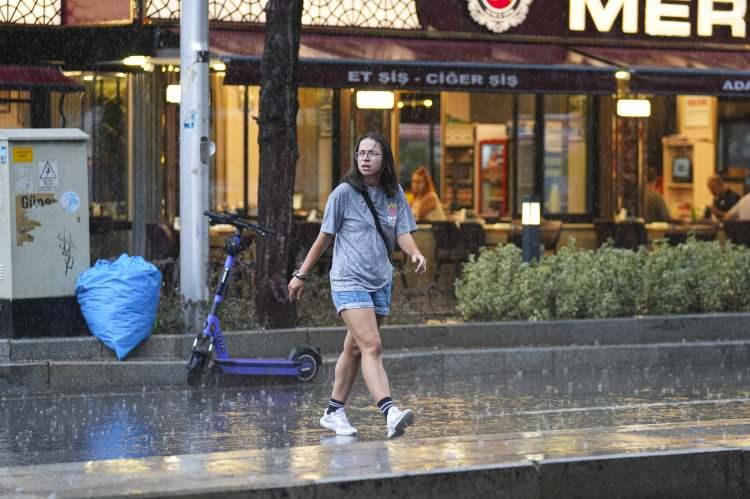 <p><strong>HATAY °C, 19°C</strong></p>

<p>Parçalı bulutlu</p>

<p><strong>ISPARTA °C, 15°C</strong></p>

<p>Parçalı, zamanla çok bulutlu, öğle saatlerinde yerel olmak üzere sağanak ve gök gürültülü sağanak yağışlı</p>
