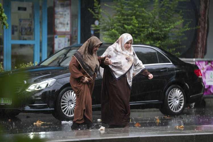 <p><strong>BATI KARADENİZ</strong><br />
Parçalı ve az bulutlu geçeceği tahmin ediliyor. Bu sabah ve gece saatlerinde bölgenin iç kesimlerinde pus ve yer yer sis bekleniyor.</p>

<p><strong>BOLU °C, 15°C</strong></p>

<p>Parçalı bulutlu</p>

<p>DÜZCE °C, 18°C</p>

<p>Parçalı bulutlu</p>
