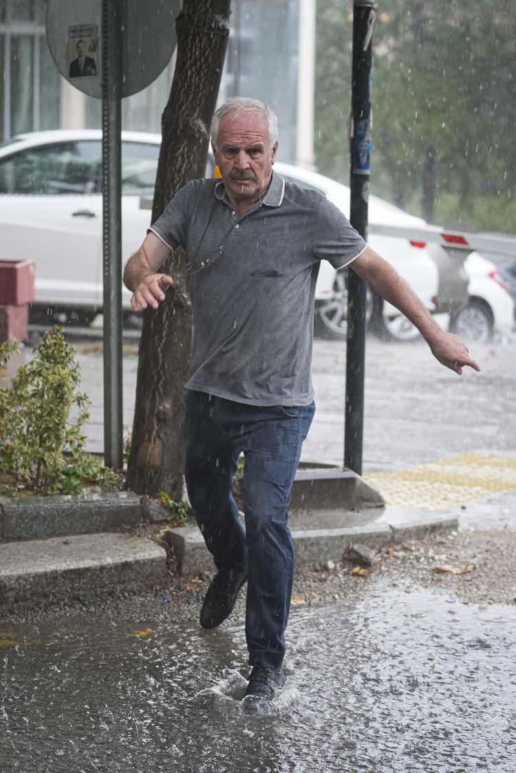 <p><strong>MALATYA °C, 10°C</strong></p>

<p>Parçalı ve az bulutlu</p>

<p><strong>VAN °C, 9°C</strong></p>

<p>Parçalı ve az bulutlu</p>
