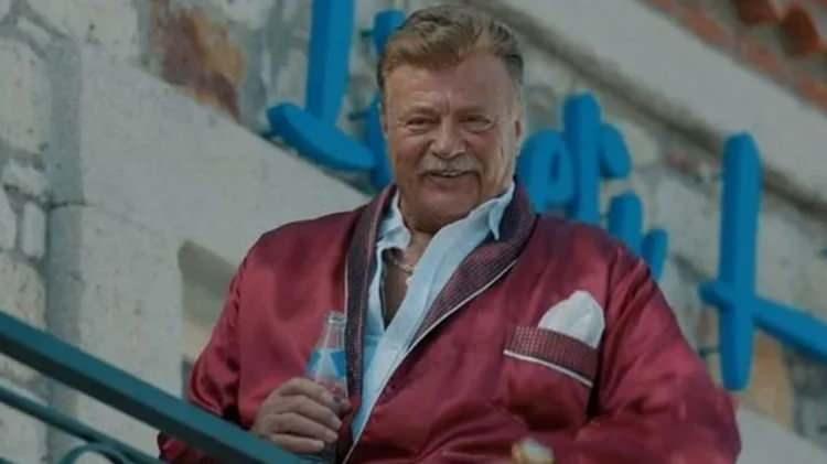 <p>Ünlü şarkıcı Serkan Kaya, Alço'nun yanına giderek<span style="color:#800080"><em><strong> "İçinde ukde kalan, birlikte oynayamadığın bir oyuncu var mı?"</strong></em></span> sorusunu yöneltti.</p>
