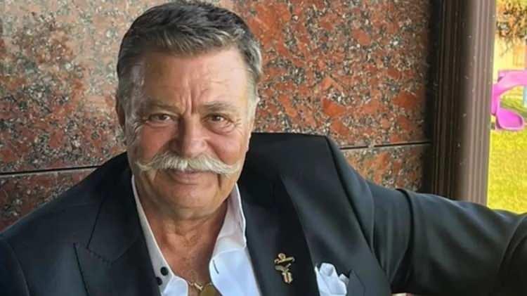 <p>Soru karşısında duygulanan usta oyuncu, yıllardır içinde kalan iki büyük ismi şu sözlerle anlattı:</p>
