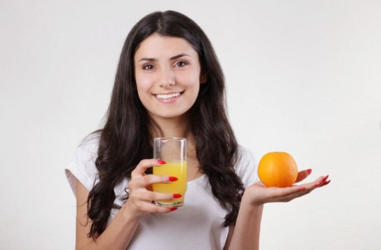 <p>Kan portakalı suyu içen gönüllerde bir ay sonra, kısa zincirli yağ asidi üreten bağırsak bakterilerinin arttığı da görüldü. Bu maddeler sağlıklı tansiyon ve düşük iltihap seviyesiyle ilişkilendiriliyor.</p>
