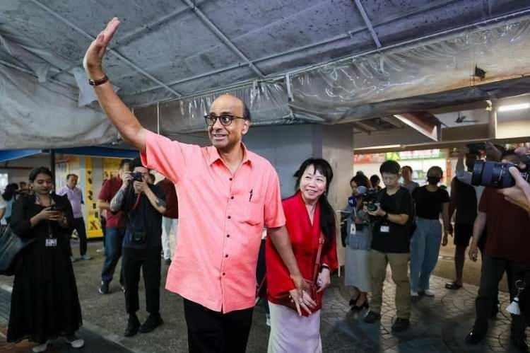 <p><strong><span style="color:#B22222">15)  SİNGAPUR</span>  |  YÜZDE 40</strong></p>

<p> </p>

<p>Singapur'un küçük boyutu ve yüksek nüfus yoğunluğu, onu doğrudan etkilere ve serpintilere karşı oldukça savunmasız hale getirmektedir. Bununla birlikte, sağlam altyapısı ve acil durum hazırlık çabaları hayatta kalma şansını artırmaktadır.</p>
