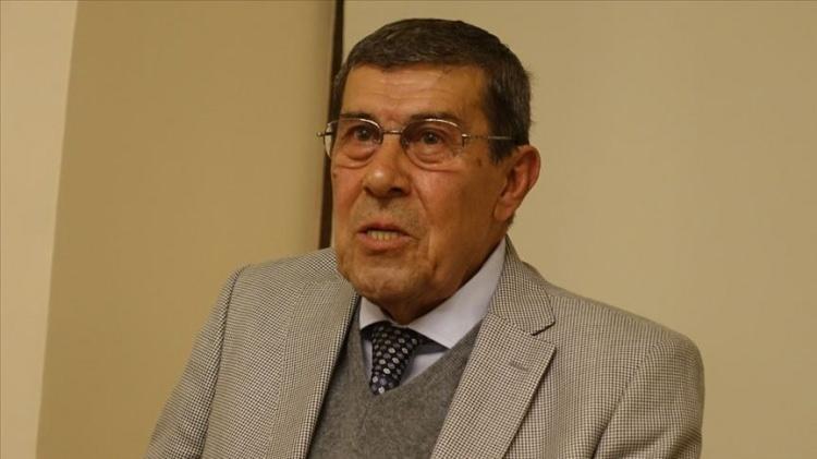 <p><strong>Kızının da desteğiyle geçici olarak bakımevine yerleştiğini söyleyen usta oyuncu, yeni yaşamı hakkında "Burası bana iyi geldi. Evim bitince eve döneceğim, belki de burada kalmaya devam edeceğim. Kızım Zeynep ile konuştuk, böyle daha uygun olacağına karar verdik." yorumunda bulunmuştu.</strong></p>
