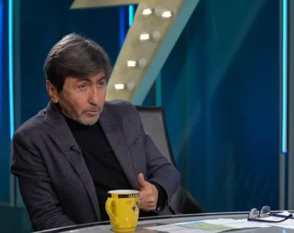 <p><strong>Asensio benim yerim orası diyor. Her şeyi yaparım, Asensio ve Talisca'yı sırtı dönük oynatmam."</strong></p>
