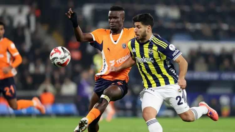 <p>Karşılaşmada Fenerbahçe'nin golünü 64. dakikada Milan Skriniar atarken Başakşehir'in eşitlik golünü 81. dakikada Bertuğ Yıldırım kaydetti.</p>
